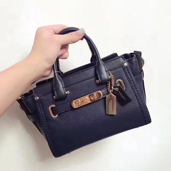 coach pebbled leather swagger 20 Navy - Picture 2 of 4